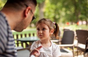 Voed gezonde kinderen op: reageer je frustraties niet op hen af
