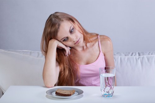 Meisje dat weigert te ontbijten