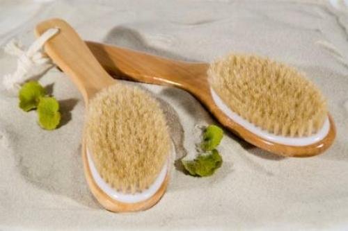 Haren wassen en borstel schoonmaken