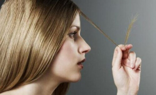 Haren wassen en stijltang gebruiken