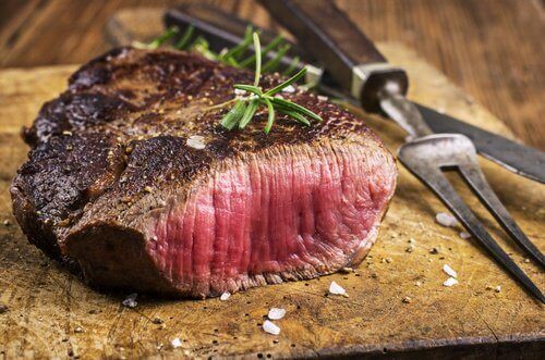 Rood vlees kan de oorzaak zijn van zuurbranden