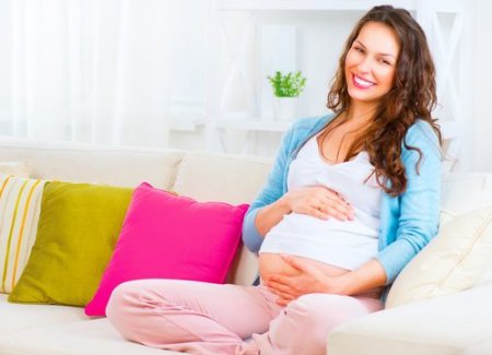 Zwangere vrouw die het geslacht van haar baby wil weten