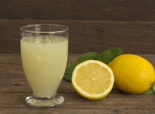 De lever ontgiften  met citroenen 