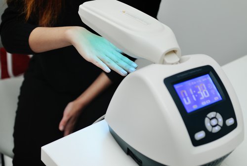 Hoe kun je psoriasis behandelen met fototherapie