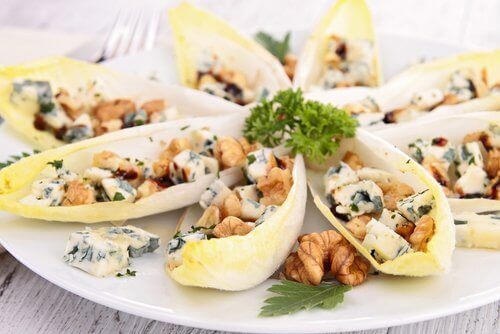 Witlof, roquefort en walnoten