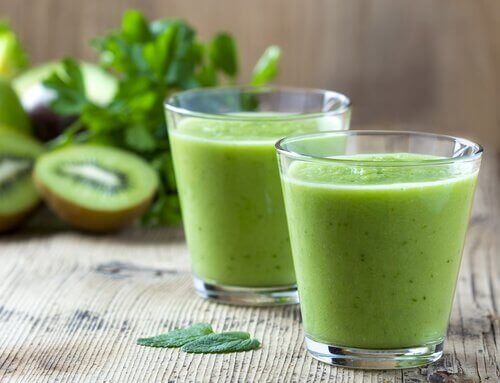 Sap van kiwi, spinazie en kropsla