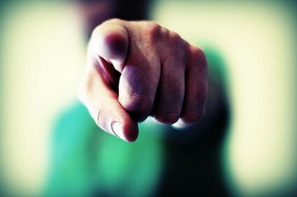 Met Je Vinger Naar Anderen Wijzen