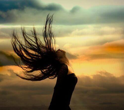 Vrouw Vol Zelfvertrouwen is De Sleutel Tot Geluk