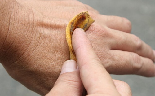 Bananenschillen en wratten