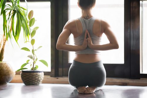 Menstruatiekrampen tegengaan met yoga