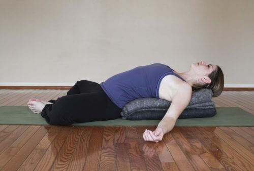 Menstruatiekrampen Tegengaan Met Deze Yogahouding
