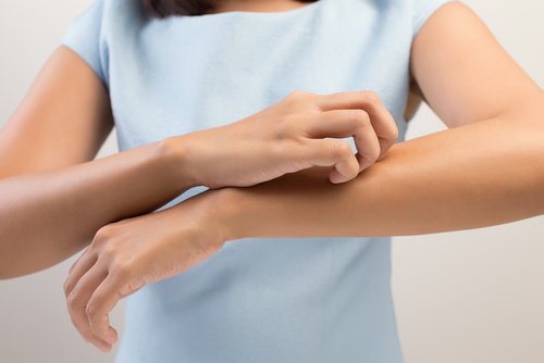 Wat veroorzaakt huidtintelingen en welke behandelingen zijn er?