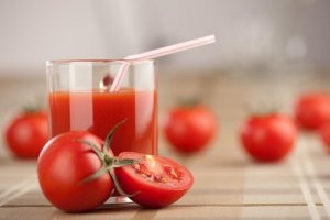 Wekelijks ontgiften met een sap van tomaten, knoflook en kurkuma