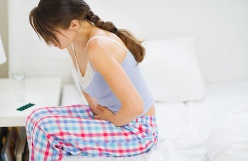 Buikpijn is een van de symptomen van een beschadigde darmflora