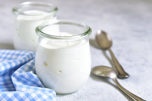 Yoghurt voor in gezichtsmaskers met koffie