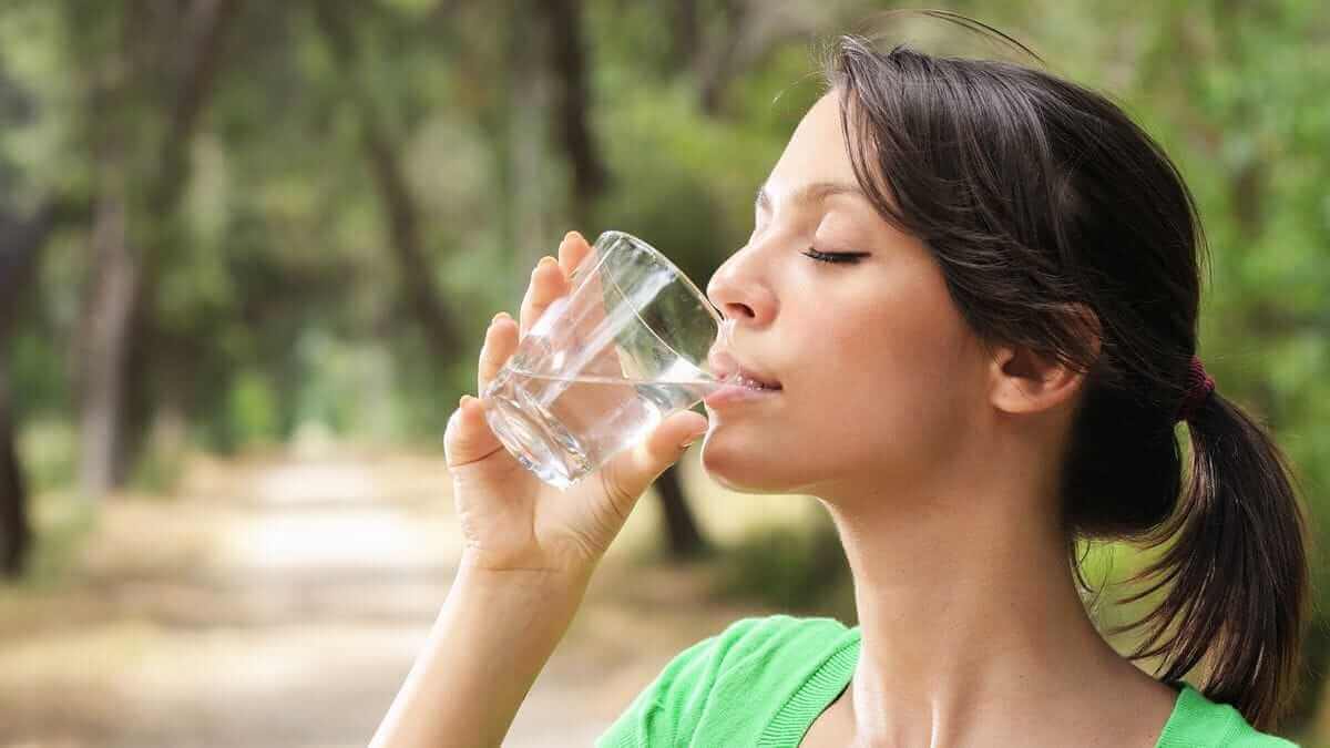 Lichaam natuurlijk ontgiften met water