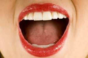 Ontdek wat de oorzaak is van een metaalsmaak in je mond