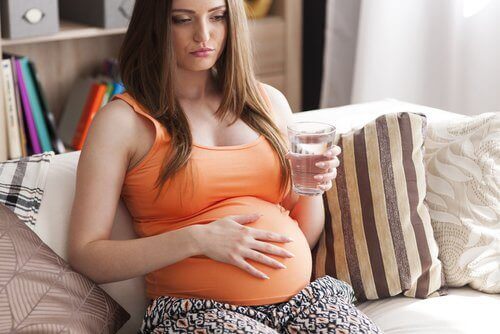 Metaalsmaak in je mond door zwangerschap