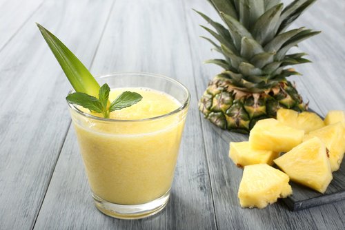 Migraine natuurlijk bestrijden met een ananassmoothie