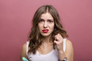 Droog en beschadigd haar? Ga dit tegen met deze 3 natuurlijke remedies