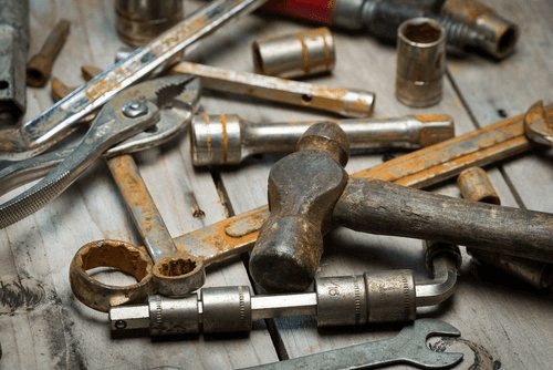 Met gedistilleerde witte azijn roest verwijderen