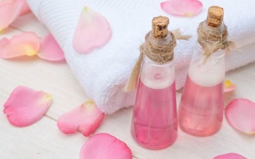Oogontsteking behandelen op natuurlijke wijze met rozenwater