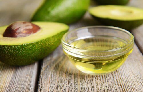 Gedefinieerde krullen met avocado en vitamine E
