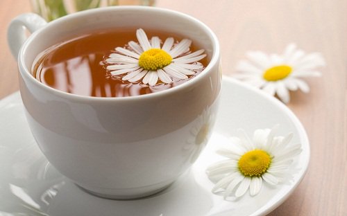Lekker kopje kamillethee als natuurlijk middel tegen amenorroe