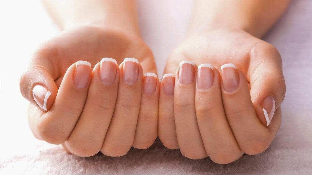 Een van de schoonheidsgeheimpjes met appelazijn is dat het nagels mooi kan maken