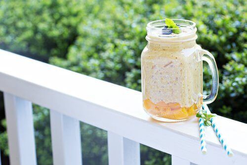 Smoothie van papaja, appel en haver