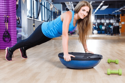 Buikspieroefeningen vervangen door push-ups