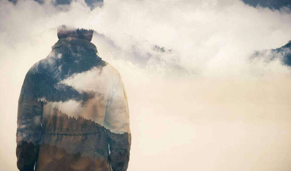 Man tussen de wolken