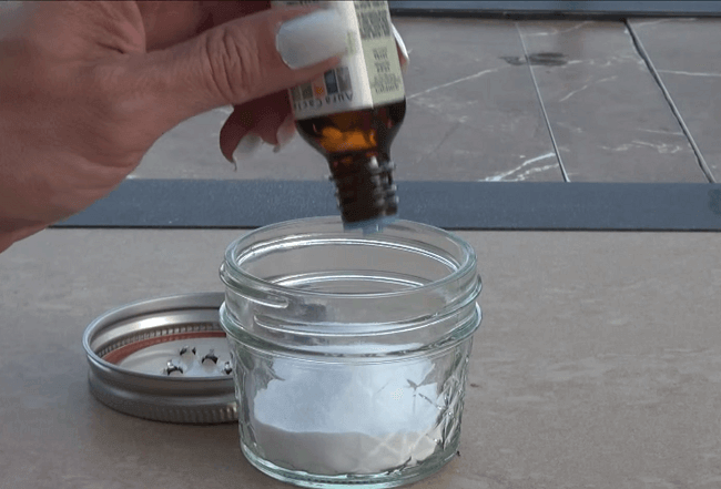 Kussens schoonhouden met baking soda en tea tree olie