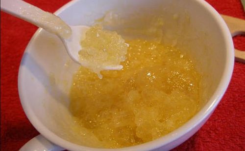 Littekens door acne verminderen met gelatine en ananas