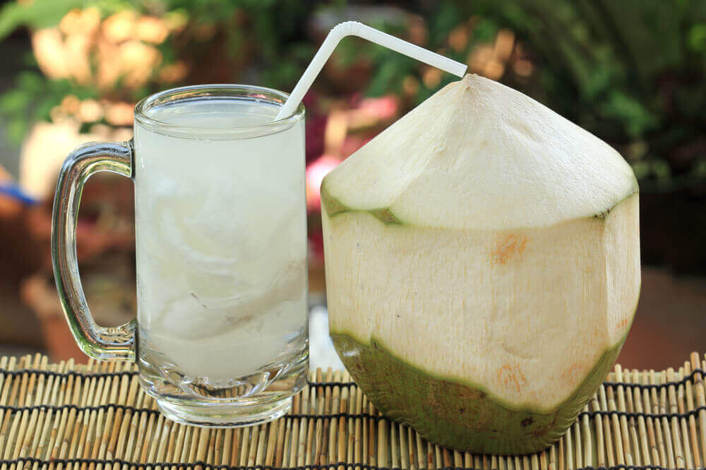 Behandeling van blaasinfecties: kokoswater en citroen
