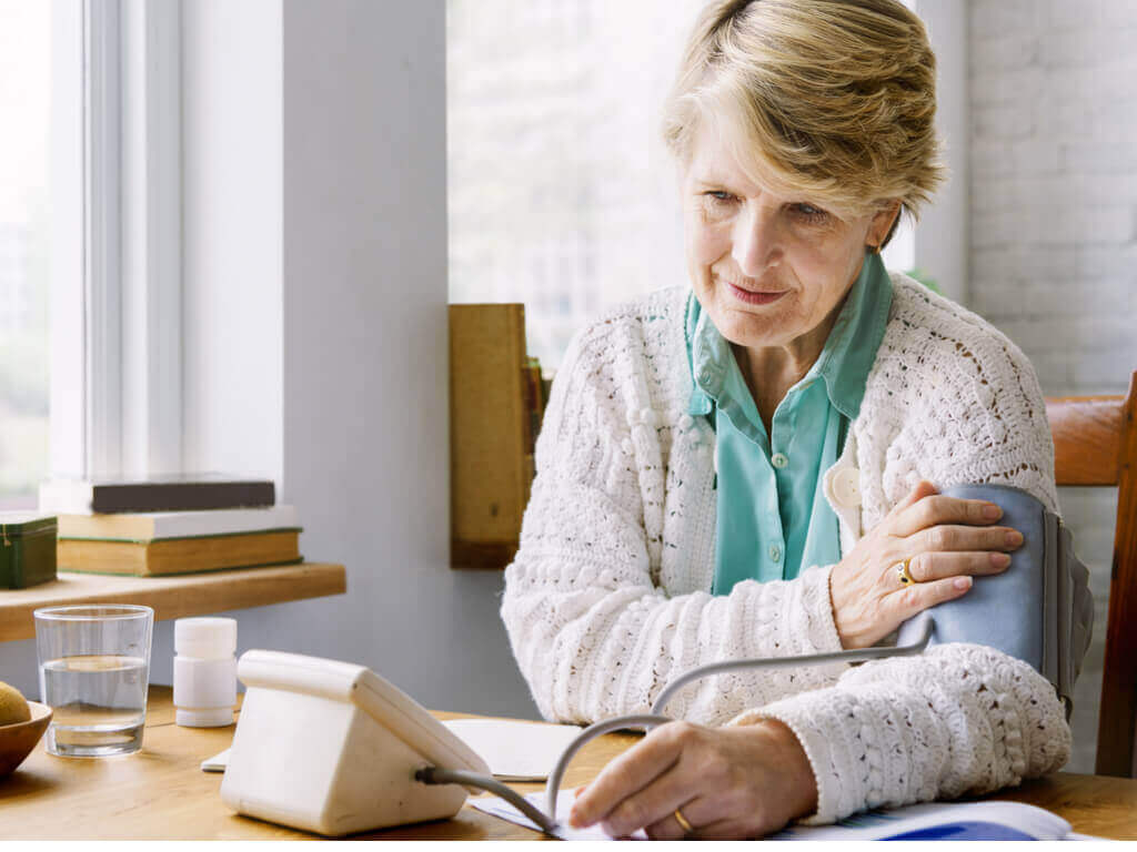 Probeer zo rustig mogelijk te zijn wanneer je thuis je bloeddruk meet