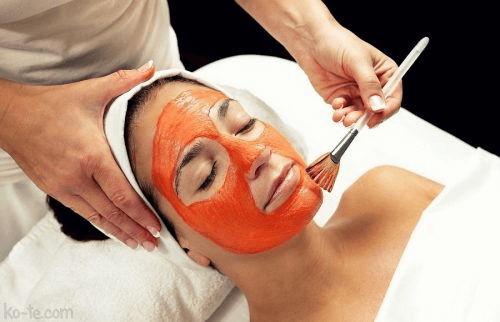 Schoonheidsbehandelingen met tomaat masker