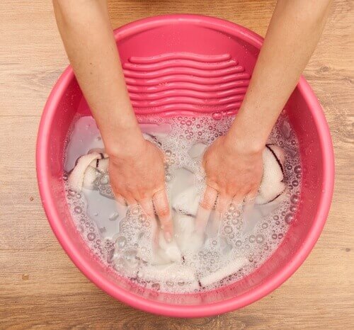 Bleken van kleding met zout en citroensap