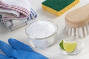 Ontdek enkele gemakkelijke natuurlijke manieren om je kleren te bleken