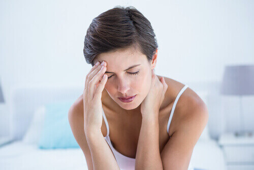 Vrouw die last heeft van migraine