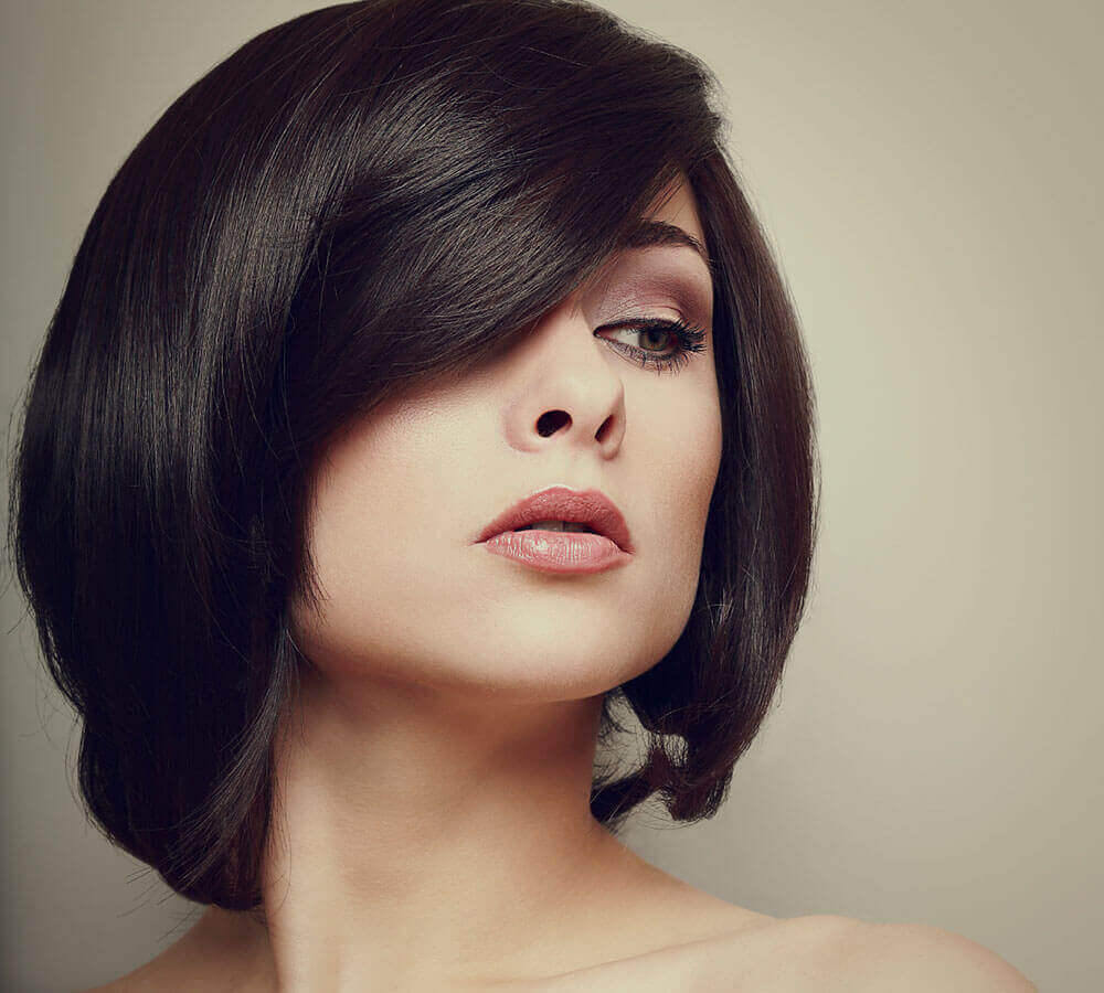 Mooi kapsel met een schuine pony