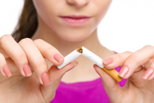 Stoppen met roken om de symptomen van astma te bestrijden
