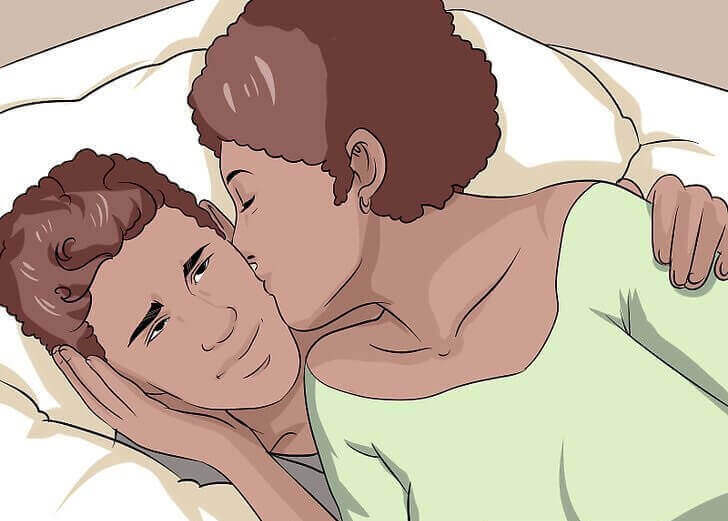 Een vrouw die een man een kus geeft