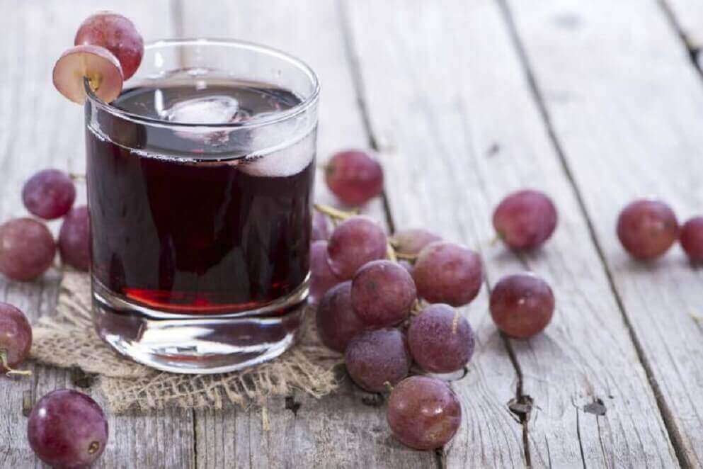 Natuurlijke dranken bij bloedarmoede van druiven en peterselie