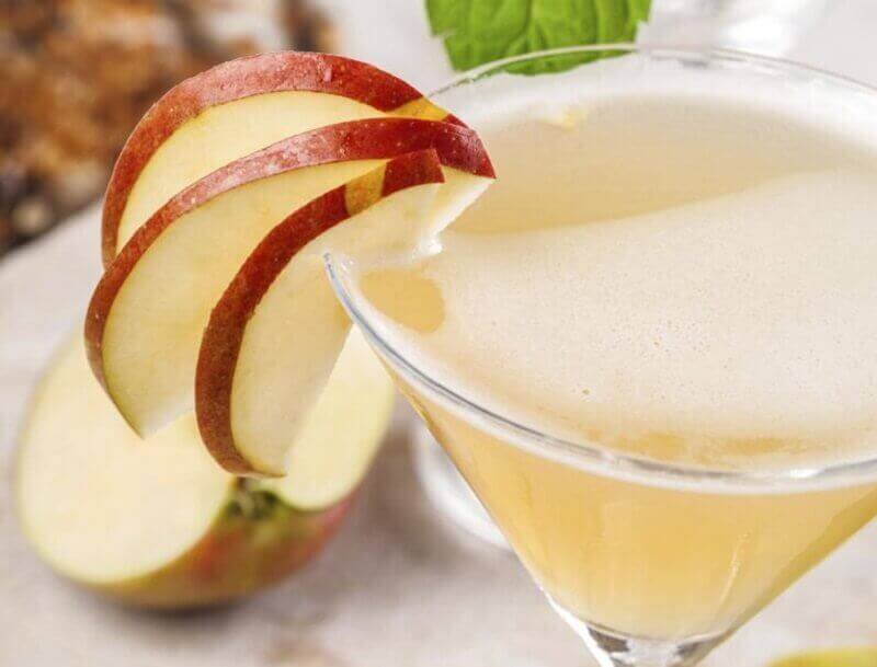 Een plattere buik door appelsap te drinken