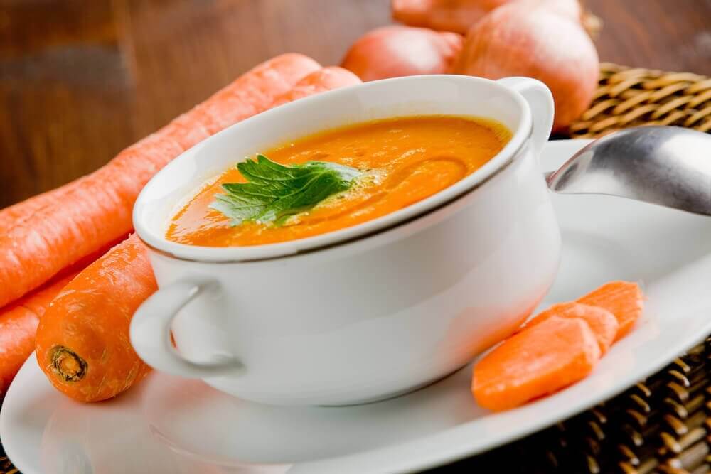 Heerlijke ontgiftende soepen met wortelen