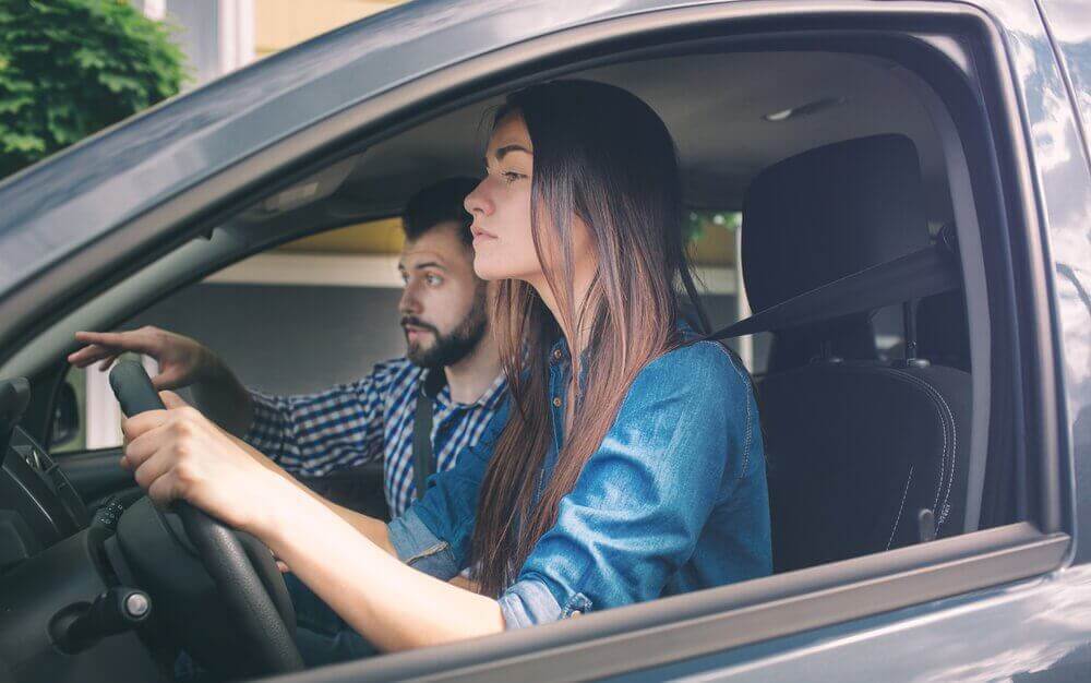 Gebruik positieve bekrachtigingen als je bang bent om auto te rijden