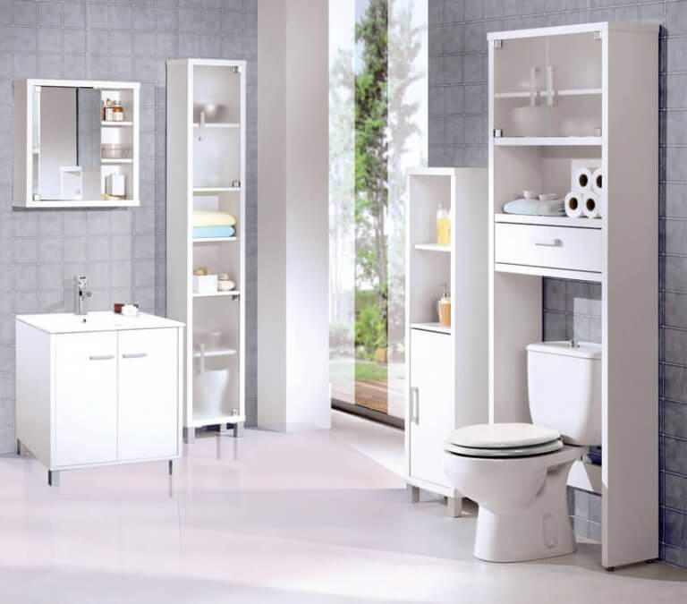 De darmen legen in een luxe badkamer