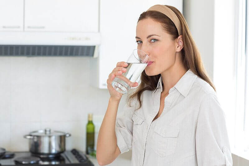 Drink water als zelfgemaakte remedie