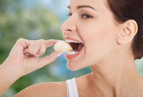 Behandeling tegen hoge bloeddruk met hele knoflook